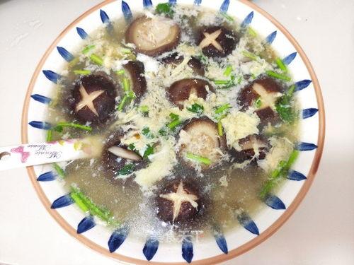 吃瓜香菇鸡蛋汤,香菇鸡蛋汤，吃出健康与温馨