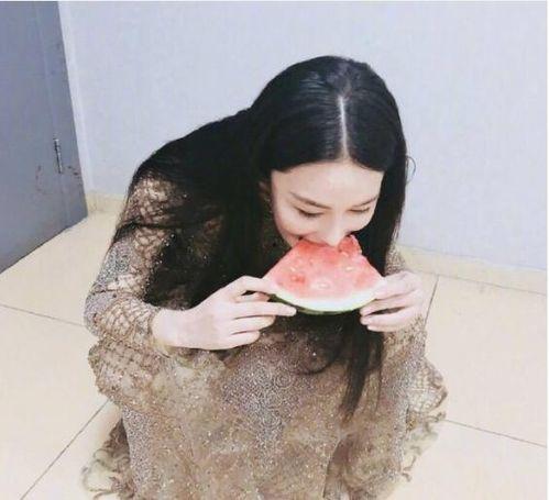 吃瓜搭档服装图片,揭秘吃瓜搭档服装的独特魅力